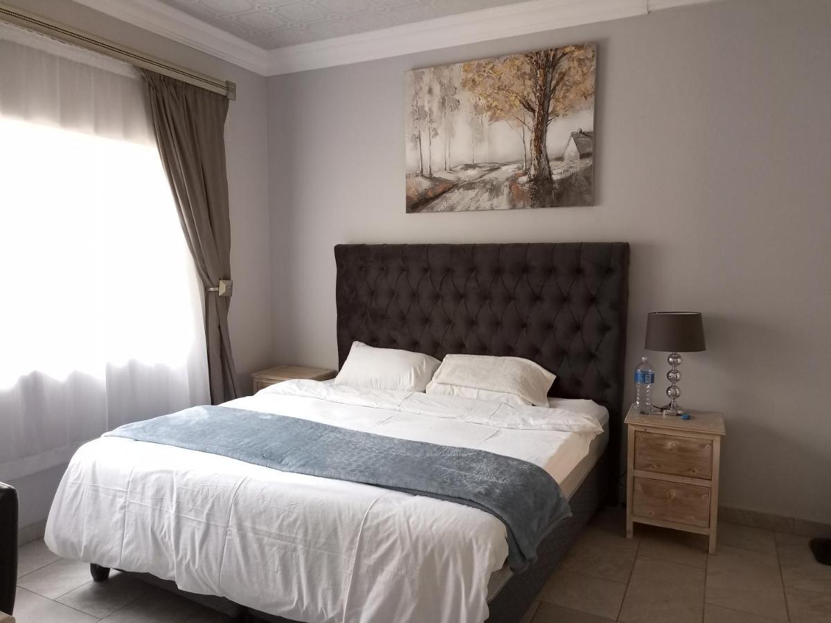 Menlyn Mews Guesthouse Pretoria Luaran gambar