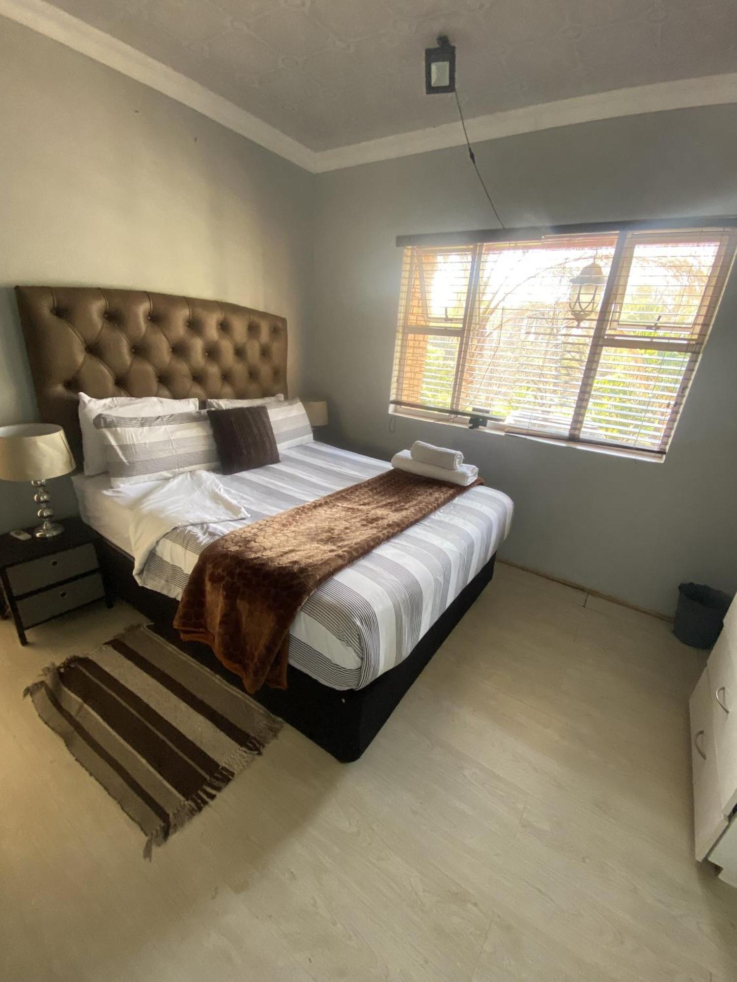 Menlyn Mews Guesthouse Pretoria Luaran gambar