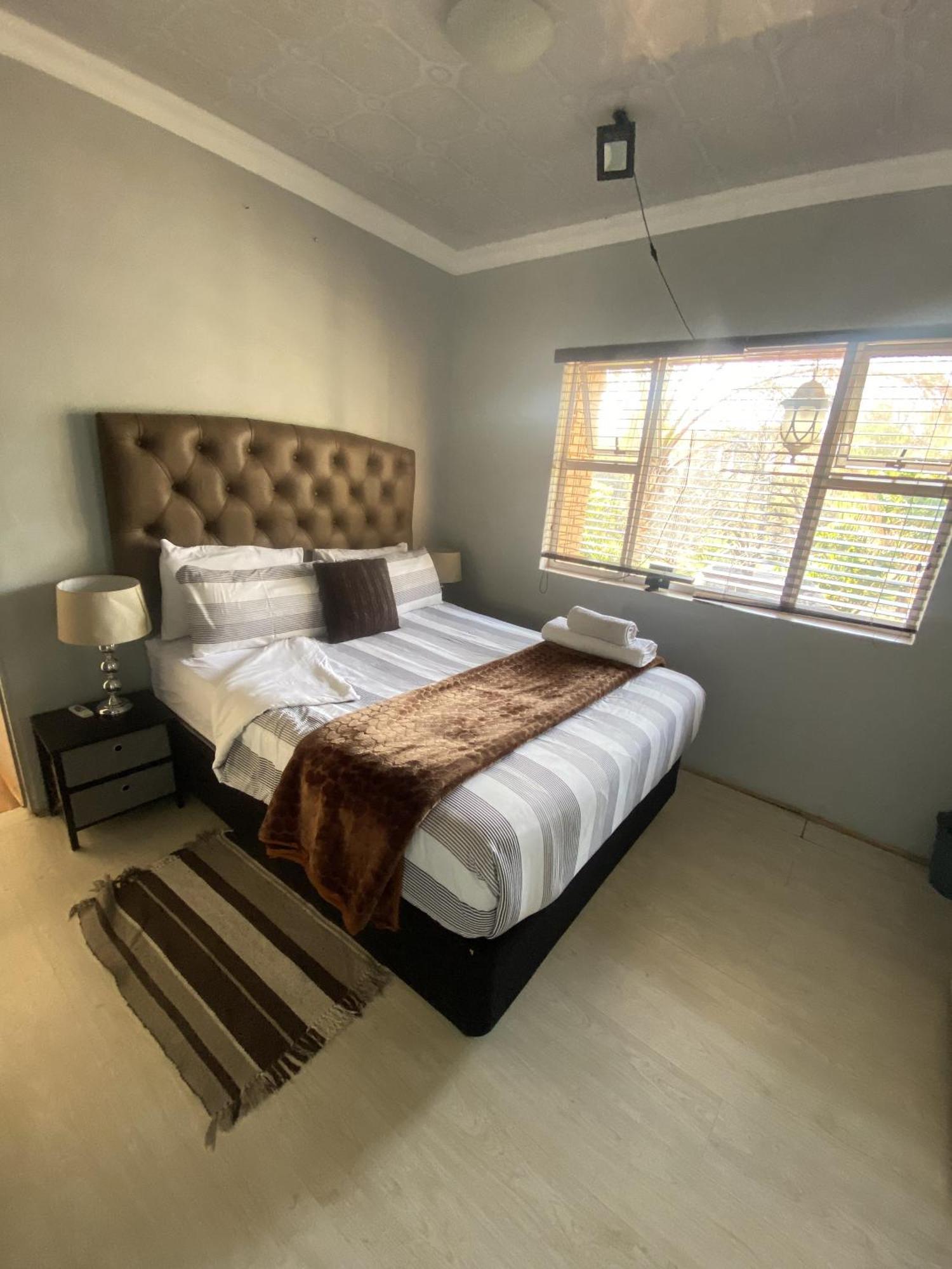 Menlyn Mews Guesthouse Pretoria Luaran gambar