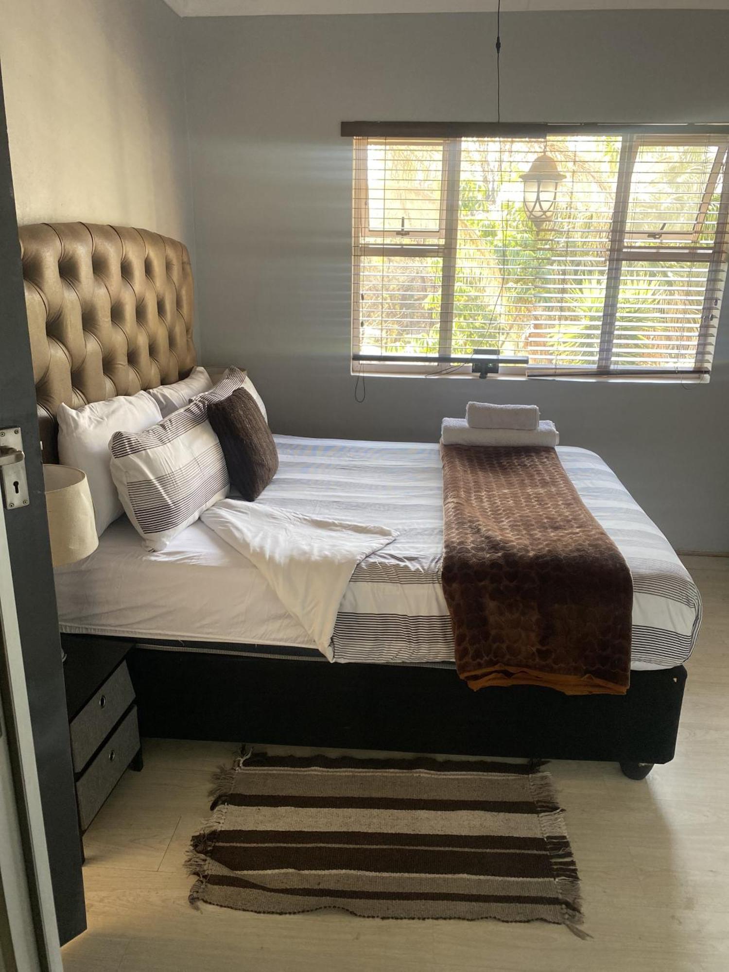 Menlyn Mews Guesthouse Pretoria Luaran gambar