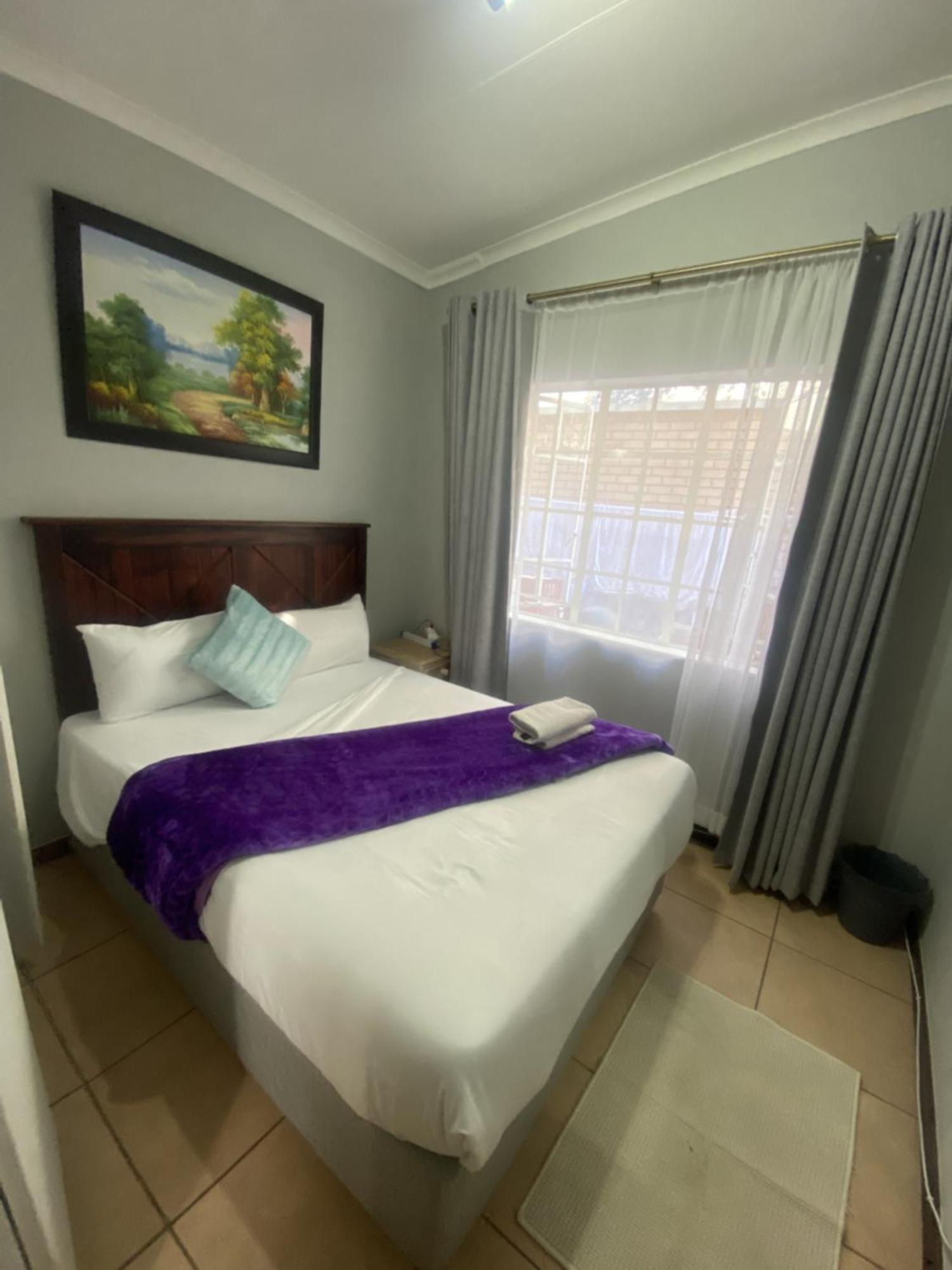 Menlyn Mews Guesthouse Pretoria Luaran gambar